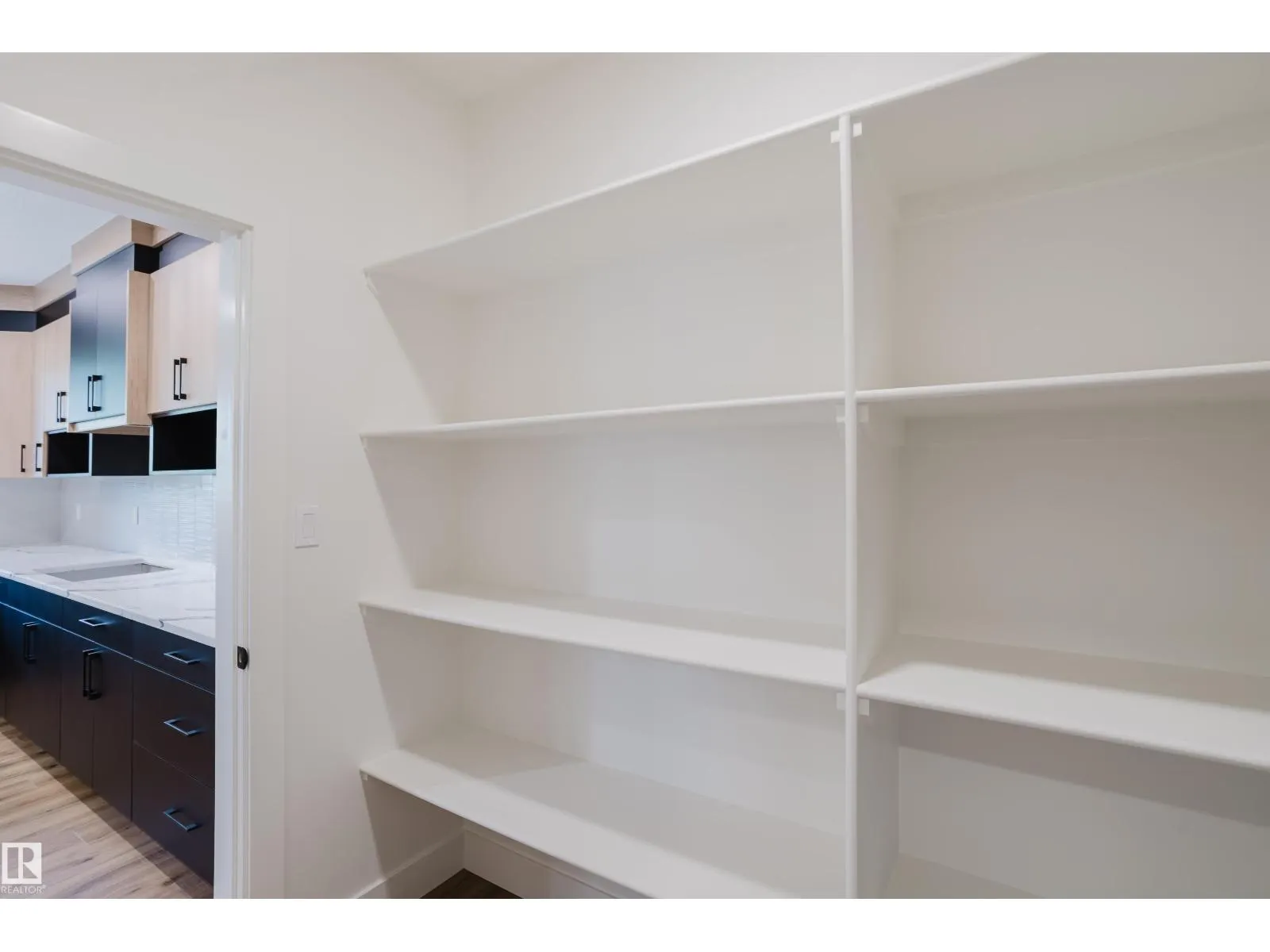2512 213 ST NW