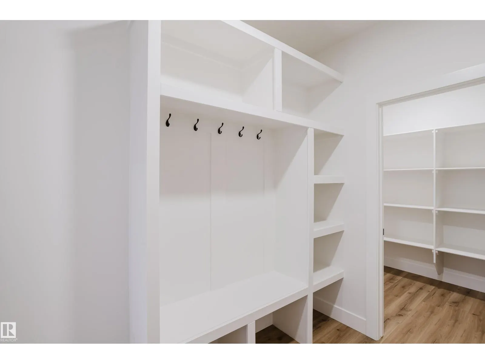 2512 213 ST NW