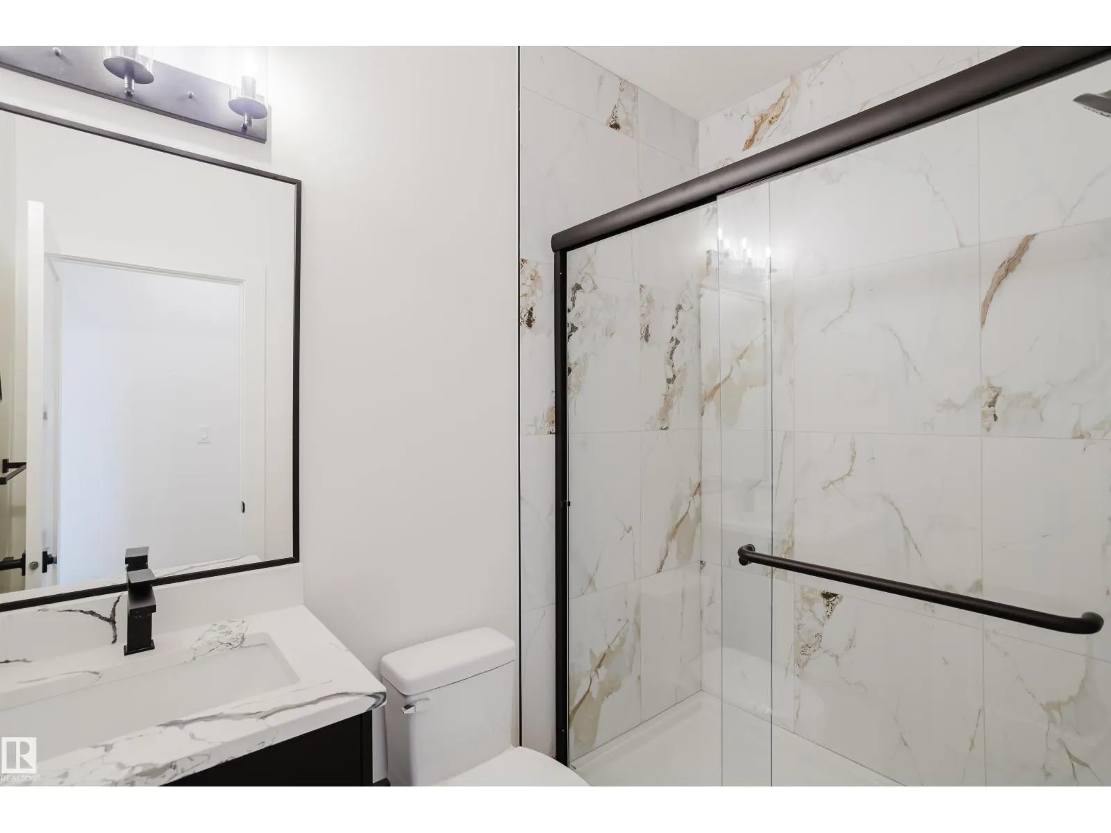 2512 213 ST NW