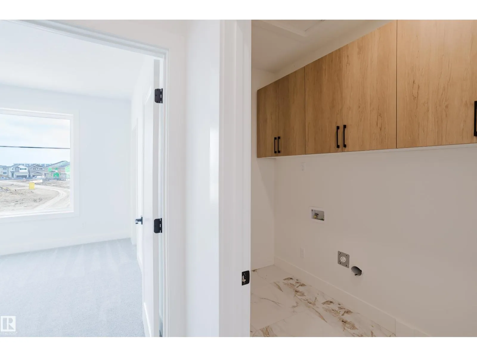 2512 213 ST NW
