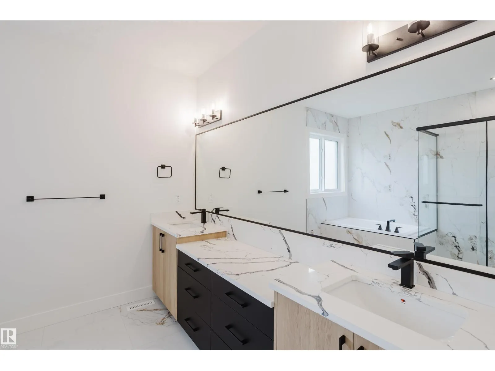 2512 213 ST NW
