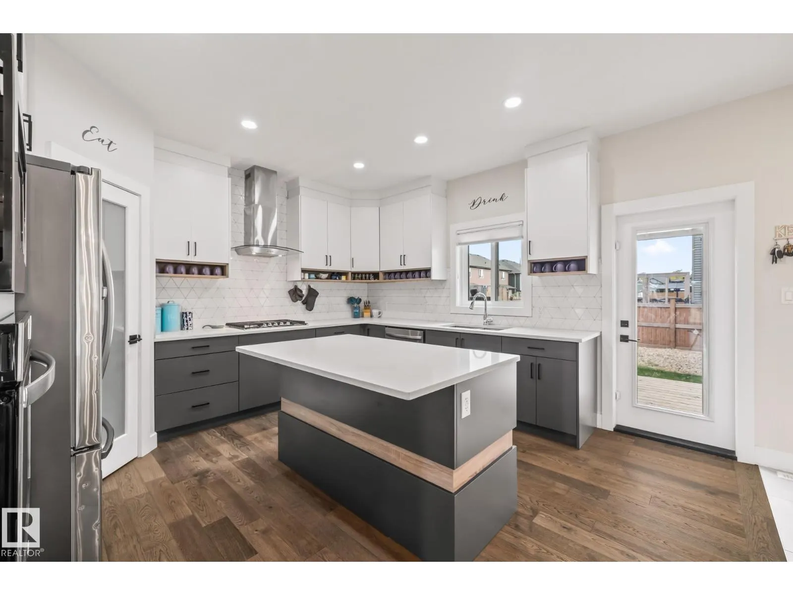 568 MERLIN LANDING LD NW