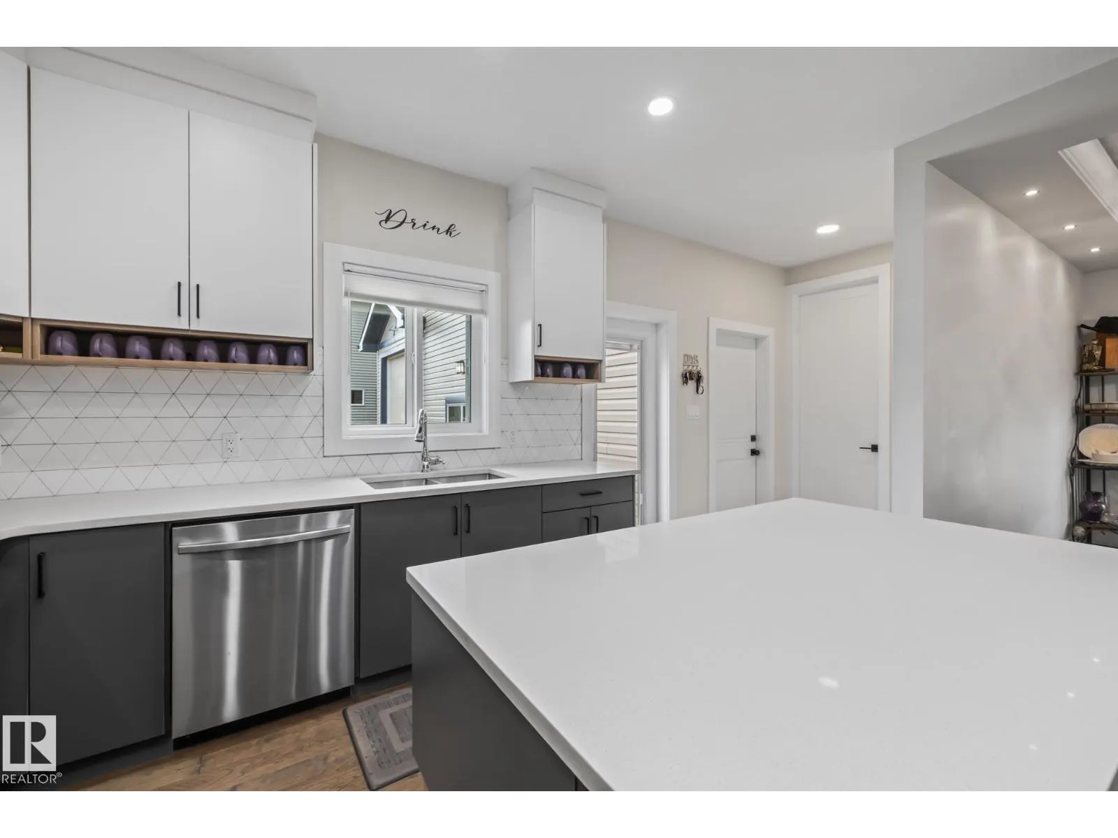 568 MERLIN LANDING LD NW