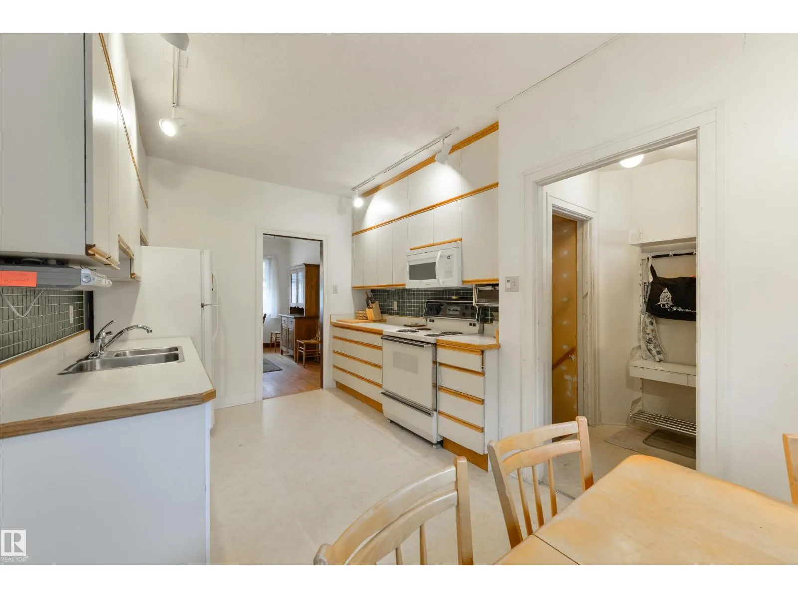 10520 74 AV NW