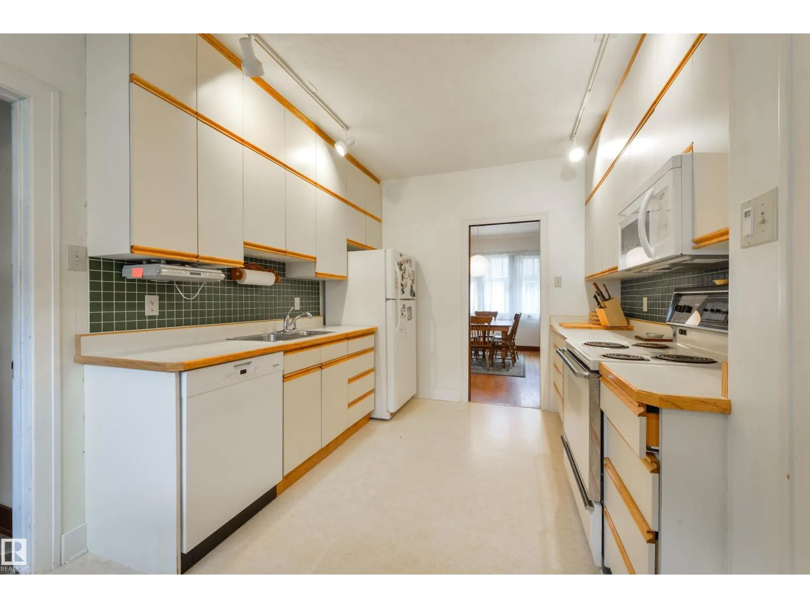 10520 74 AV NW