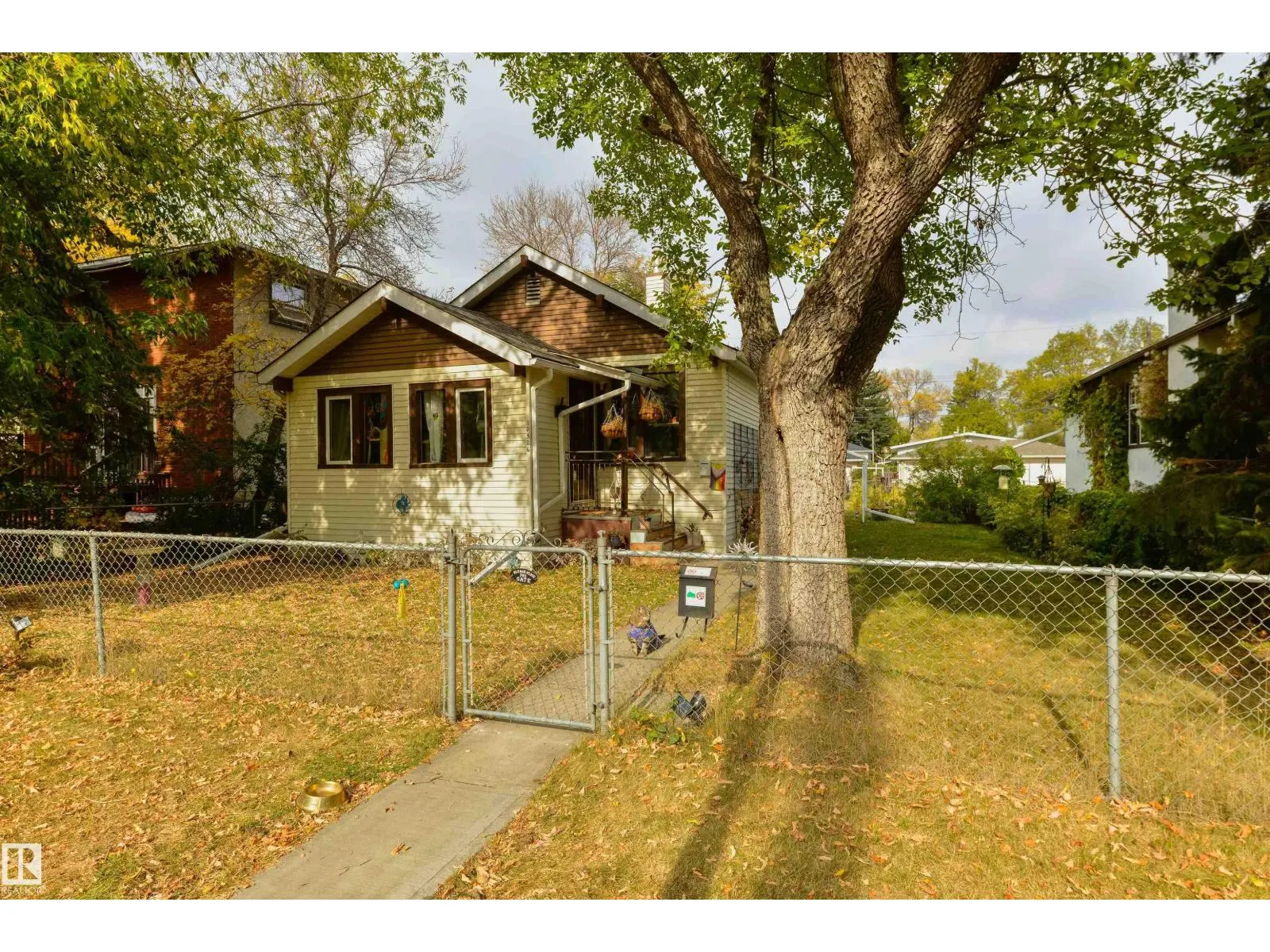 10526 74 AV NW