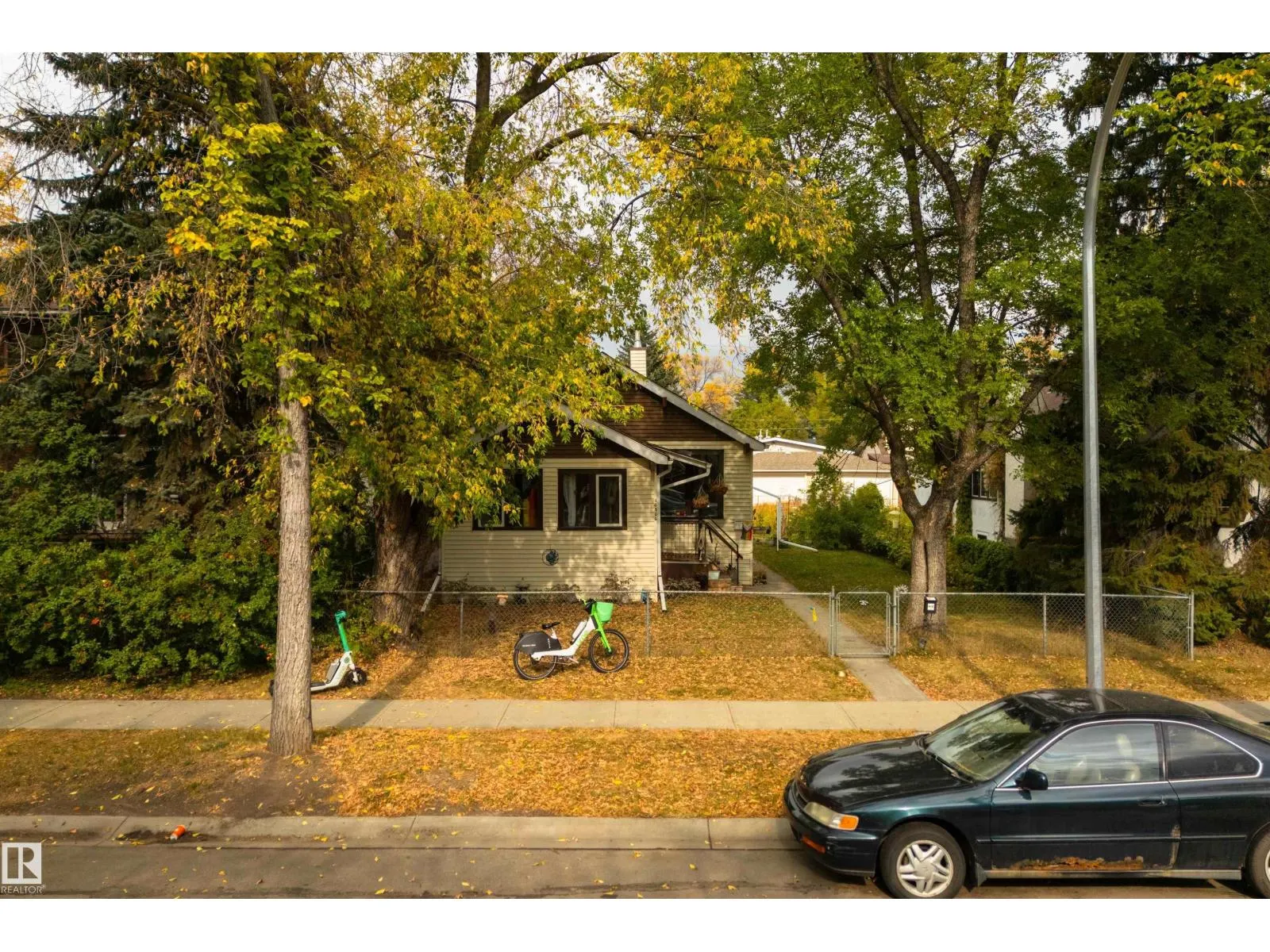 10526 74 AV NW