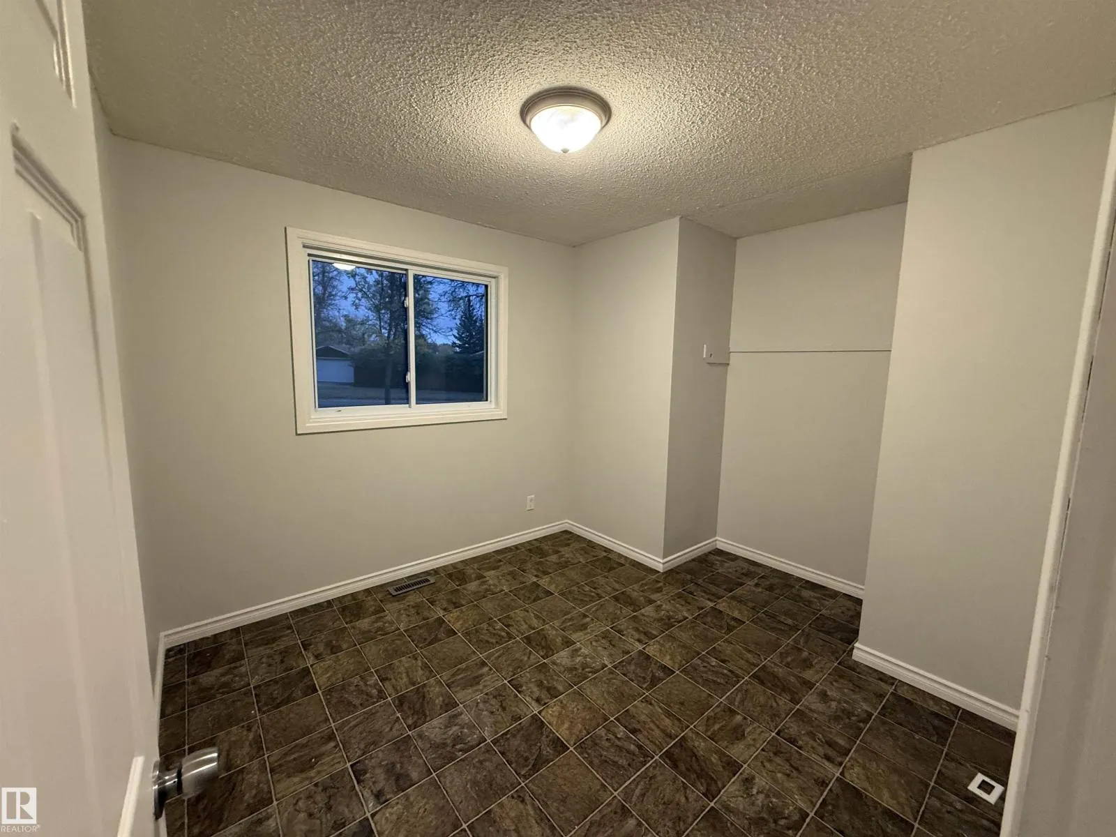9607 92 ST
