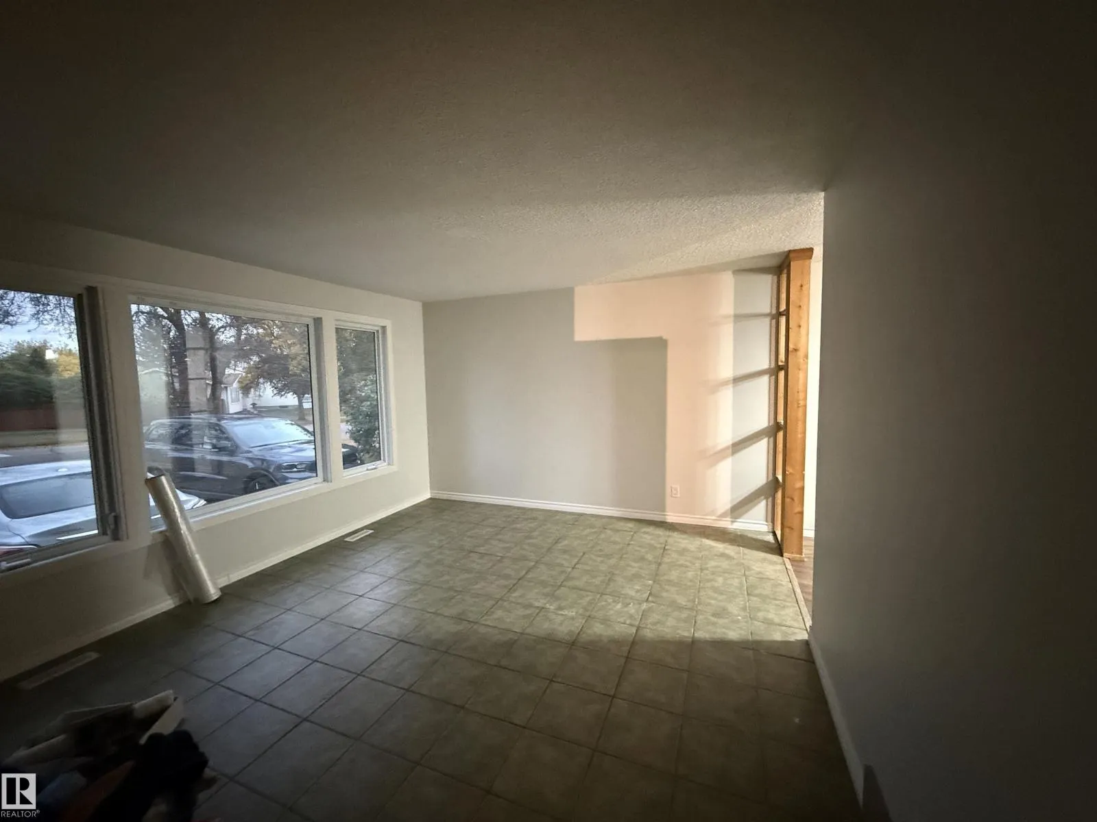 9607 92 ST