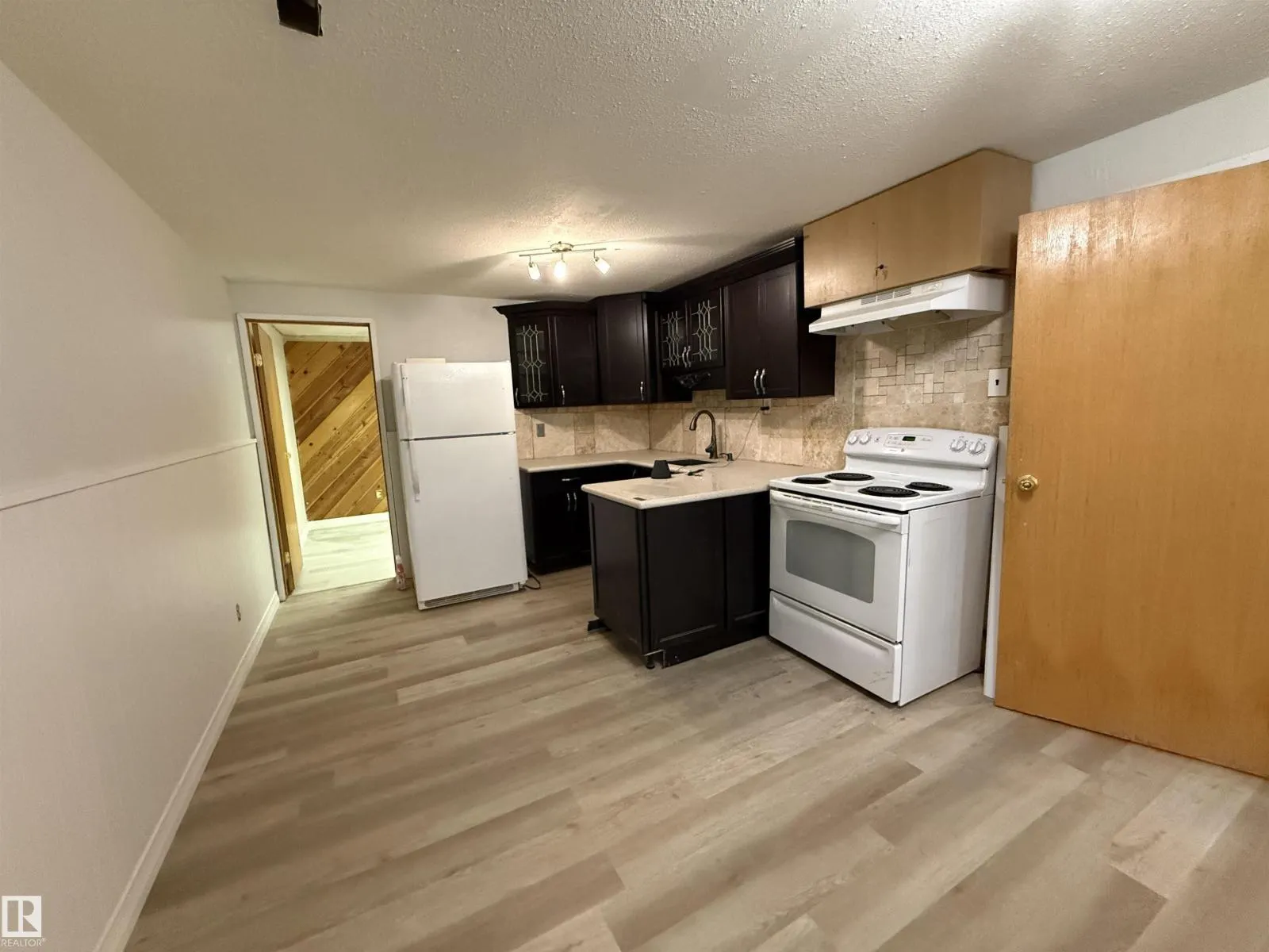 9607 92 ST