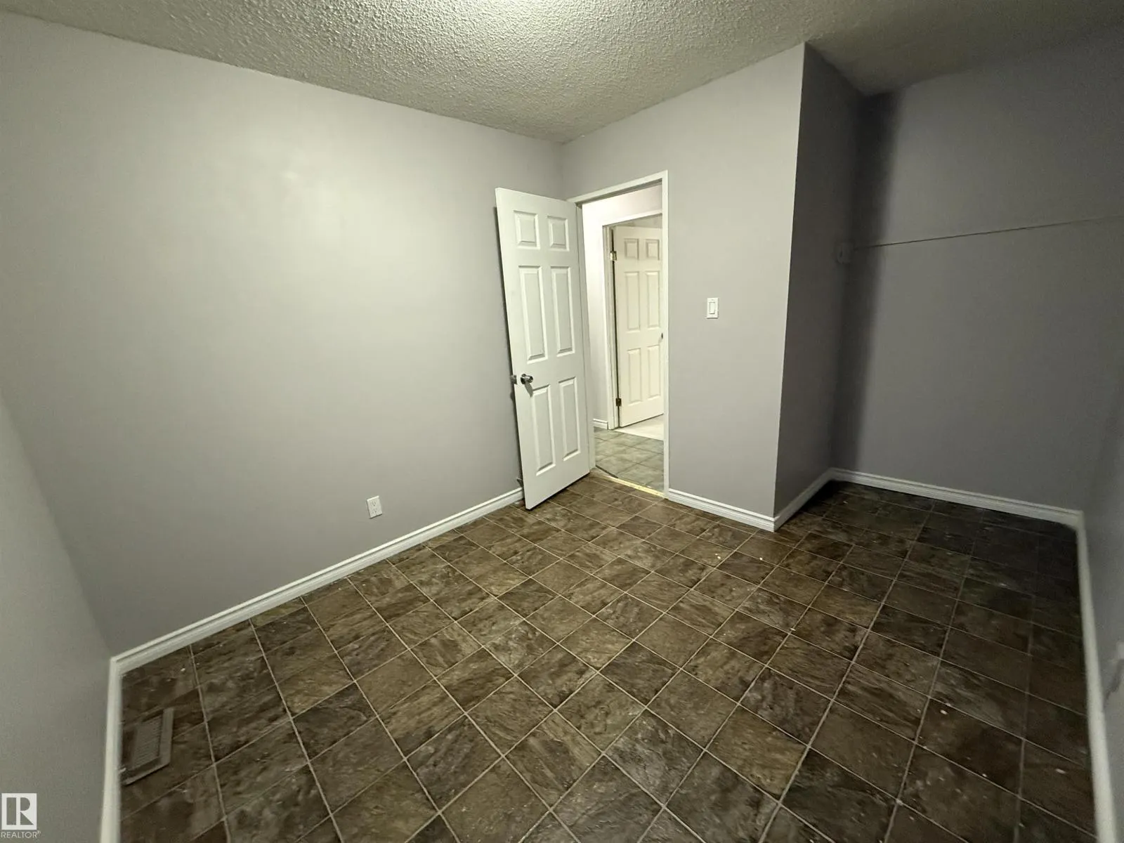 9607 92 ST