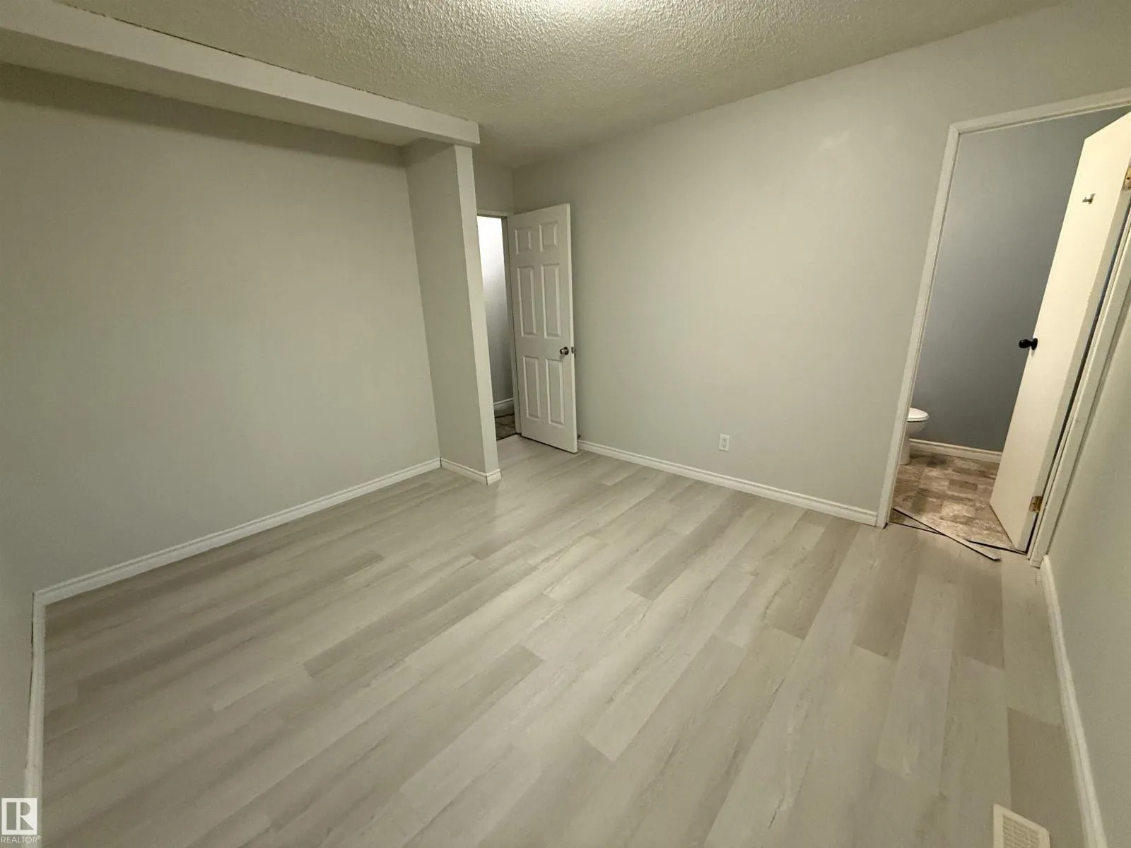 9607 92 ST