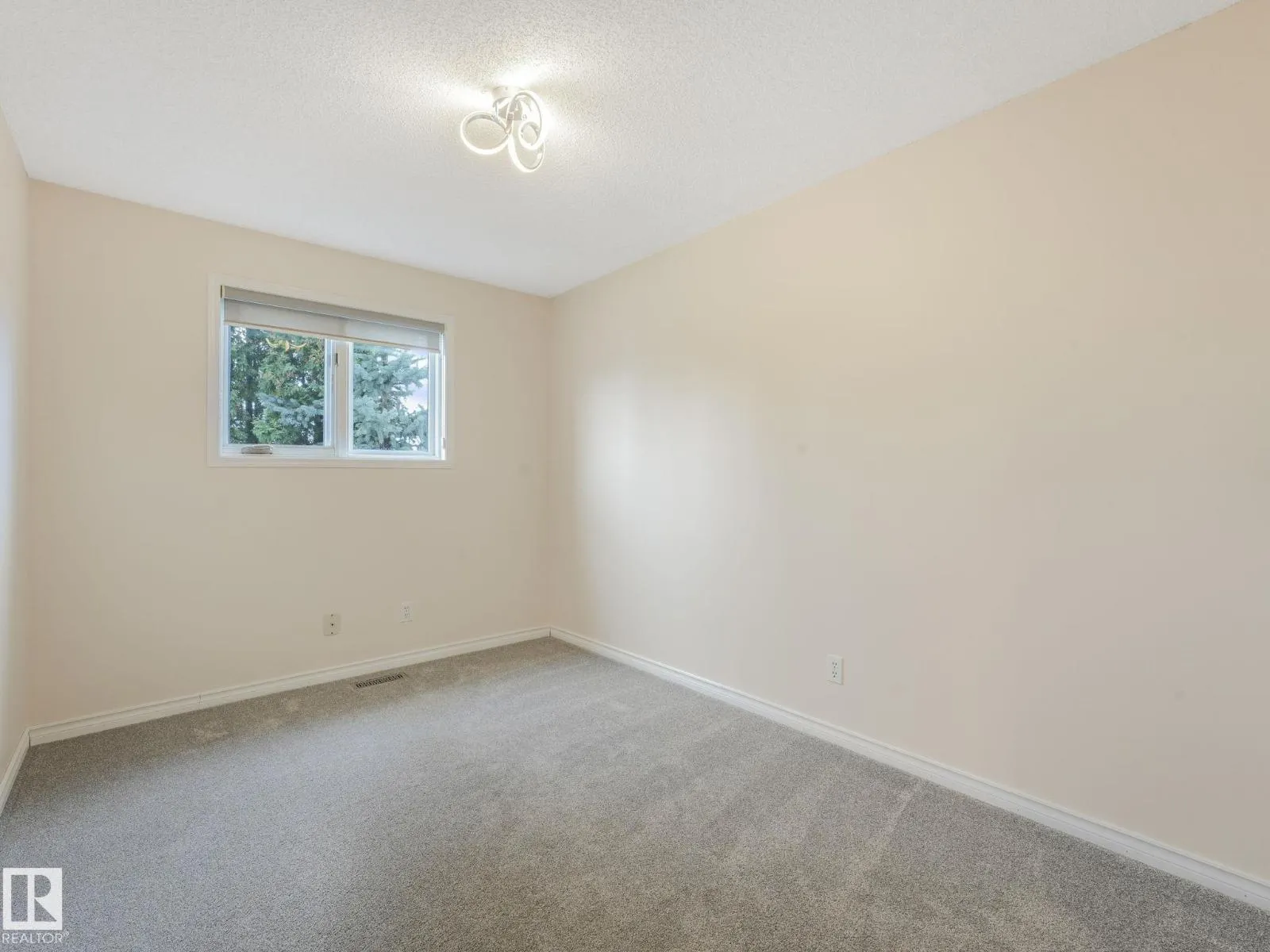 6115 157 AV NW NW