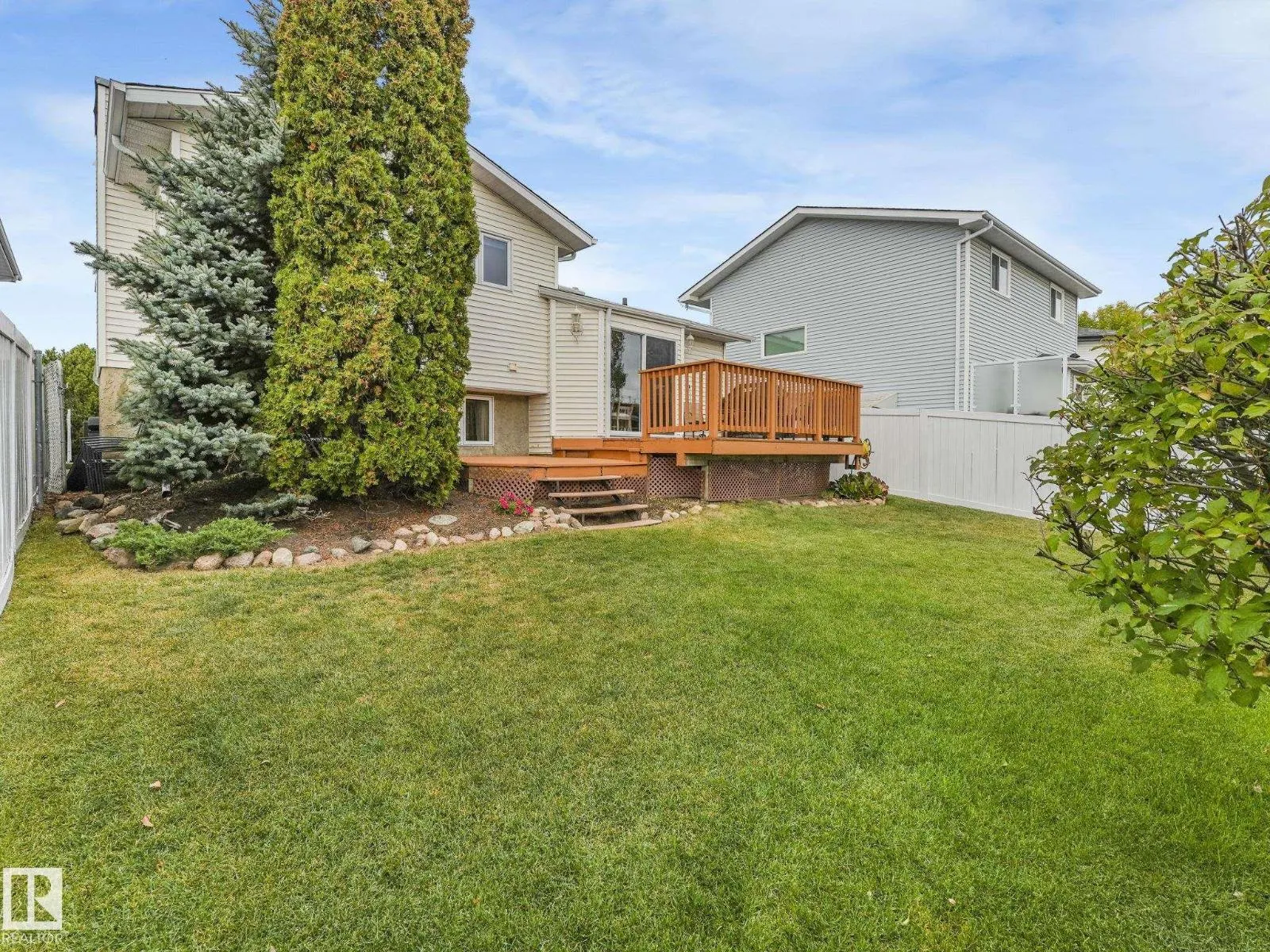 6115 157 AV NW NW