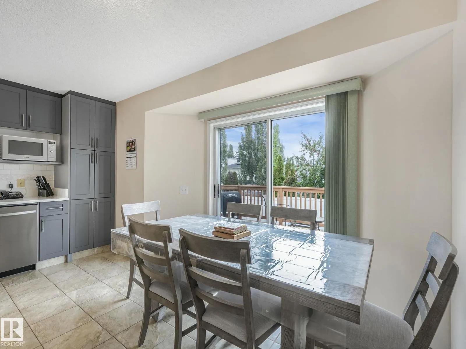 6115 157 AV NW NW