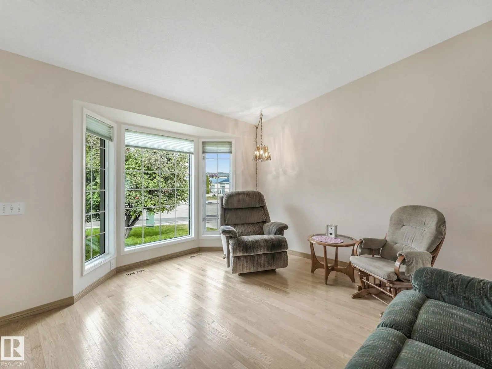 6115 157 AV NW NW