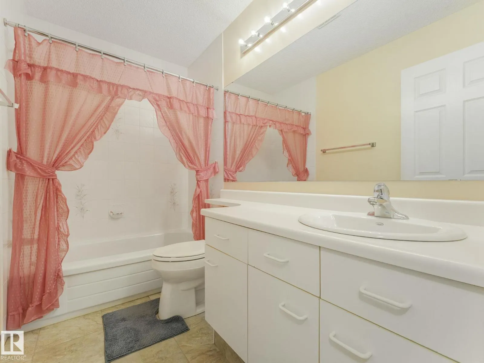 6115 157 AV NW NW
