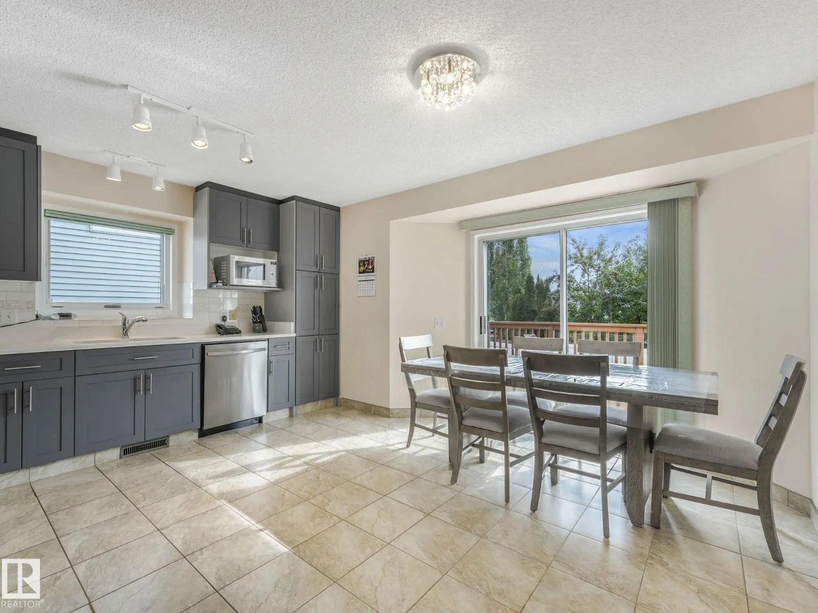 6115 157 AV NW NW