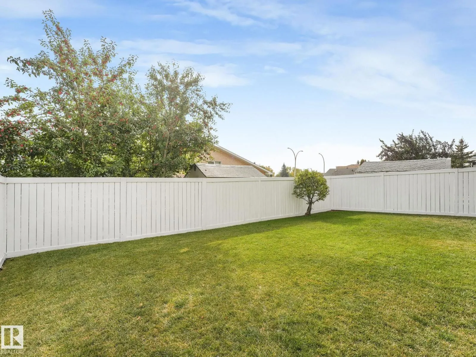 6115 157 AV NW NW