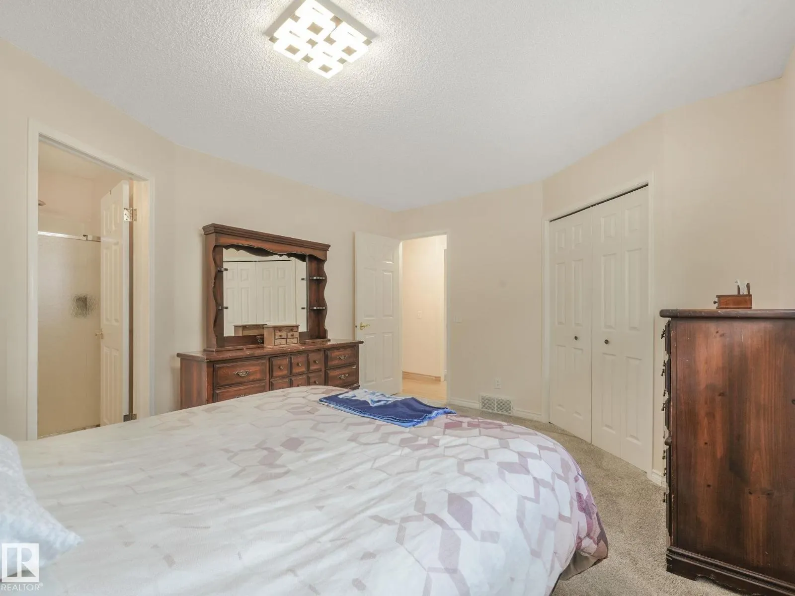 6115 157 AV NW NW