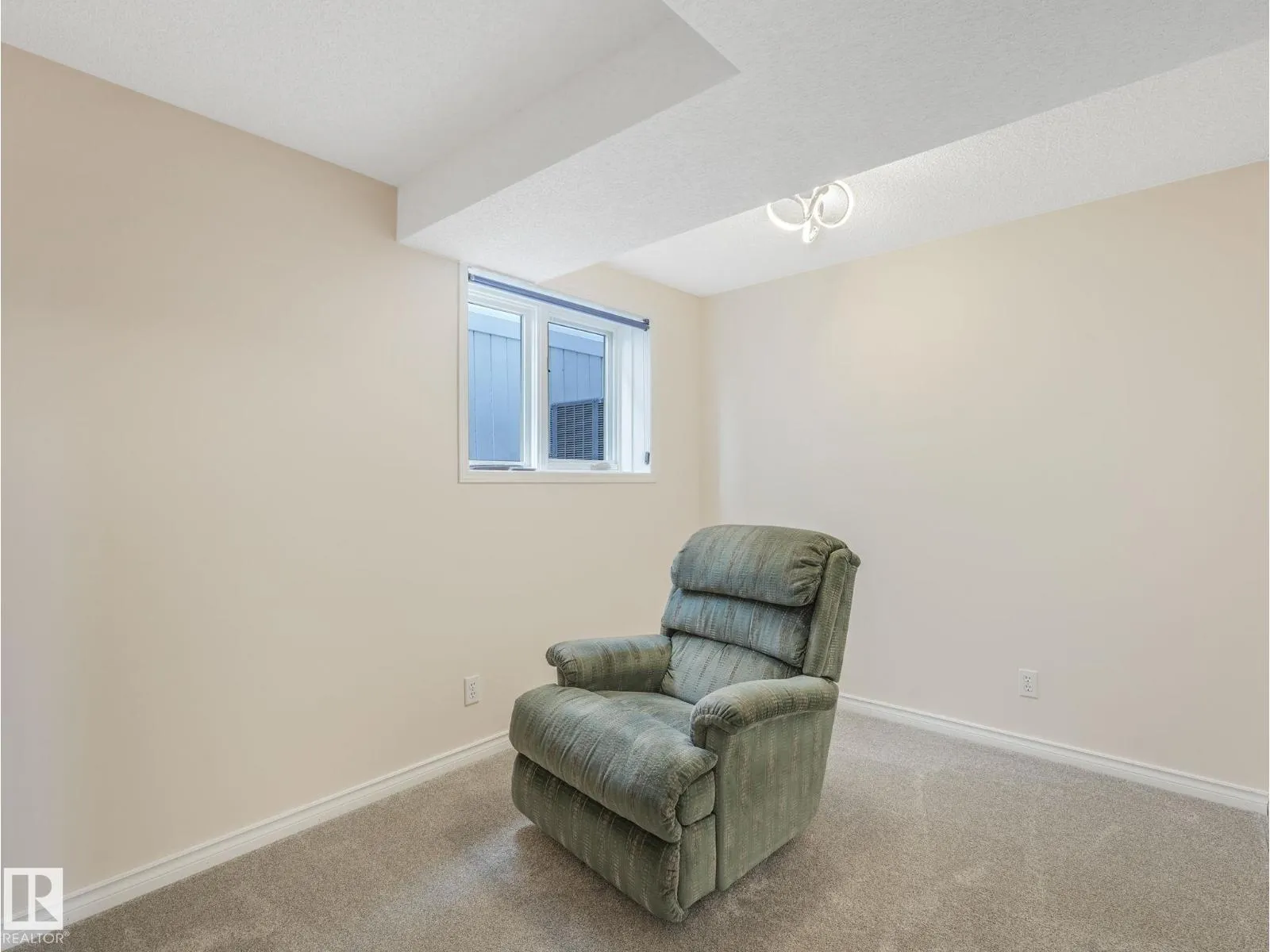 6115 157 AV NW NW