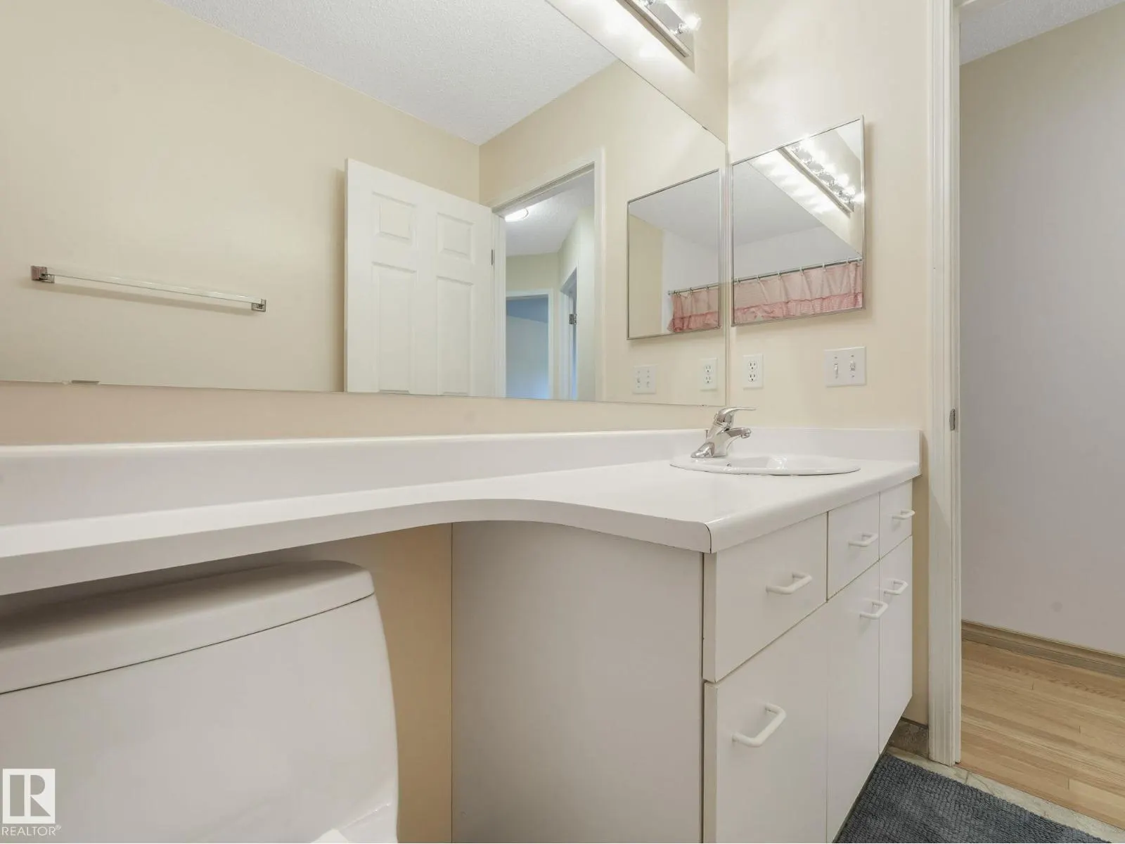 6115 157 AV NW NW