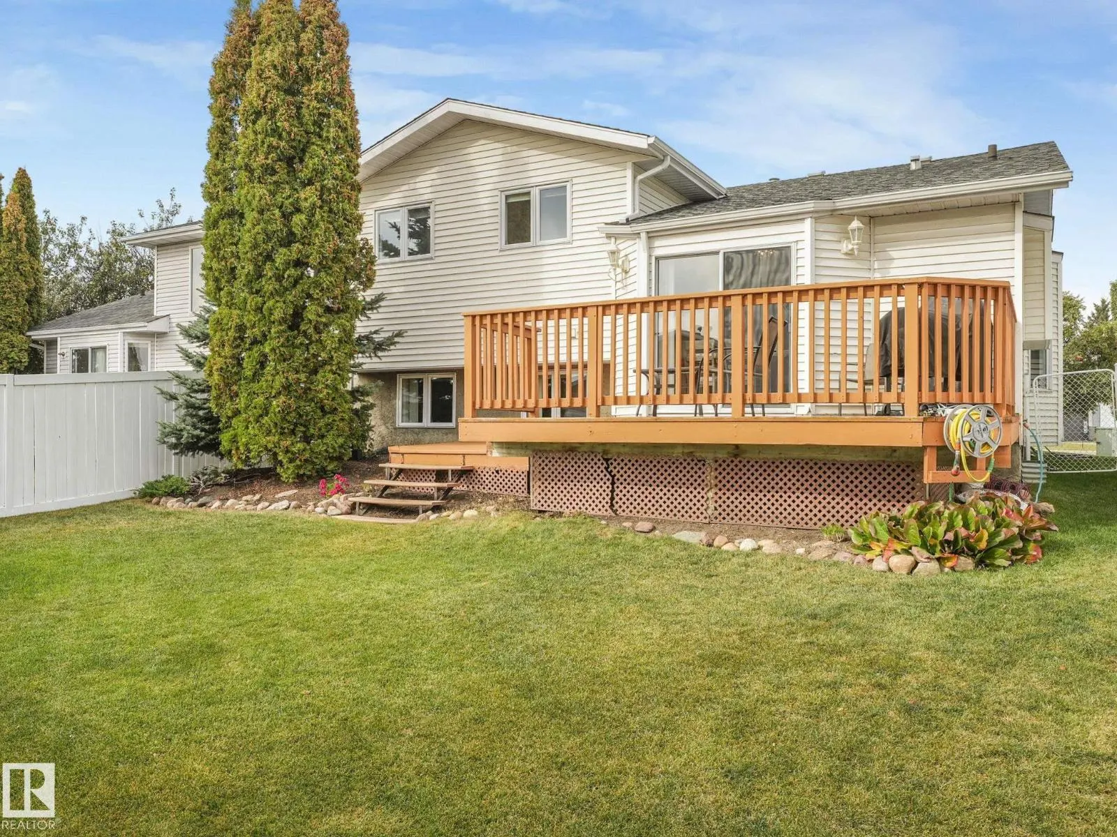 6115 157 AV NW NW