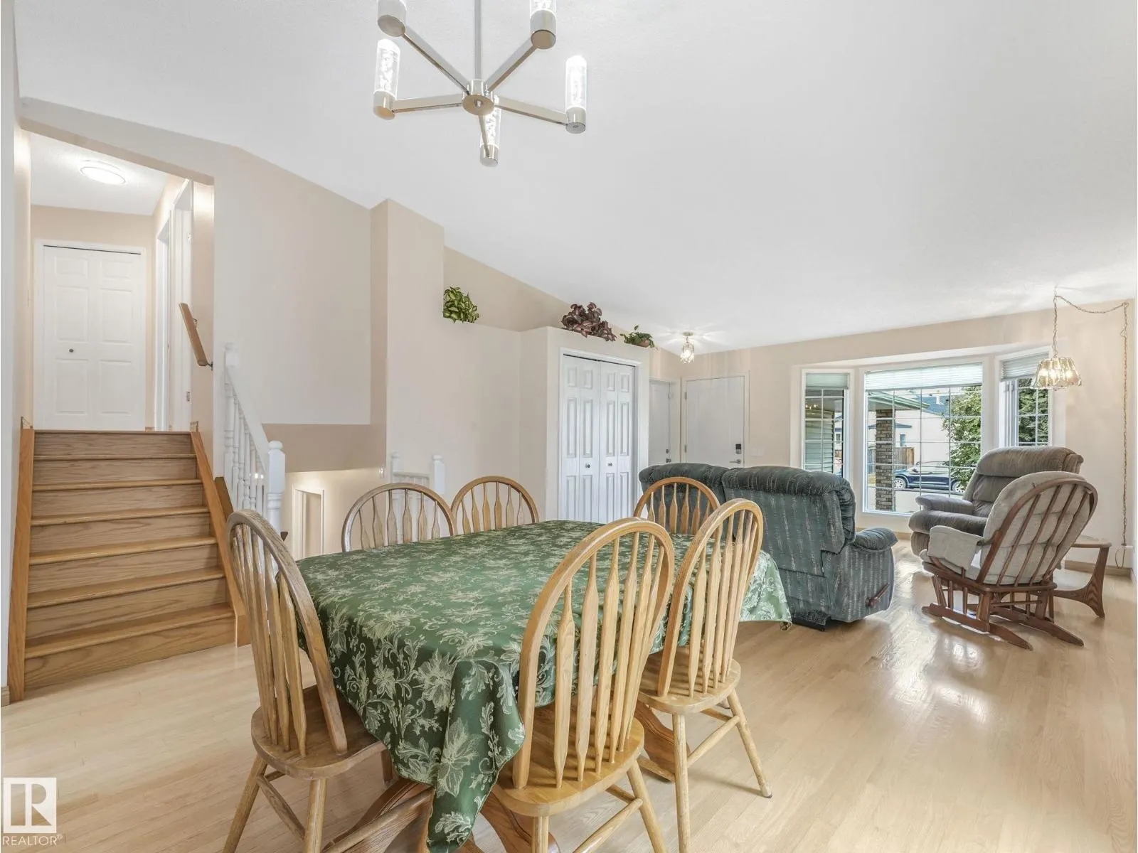 6115 157 AV NW NW