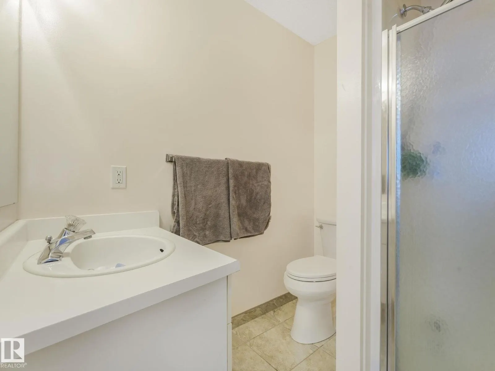 6115 157 AV NW NW