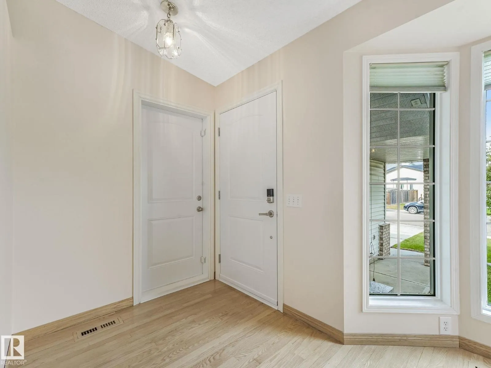 6115 157 AV NW NW