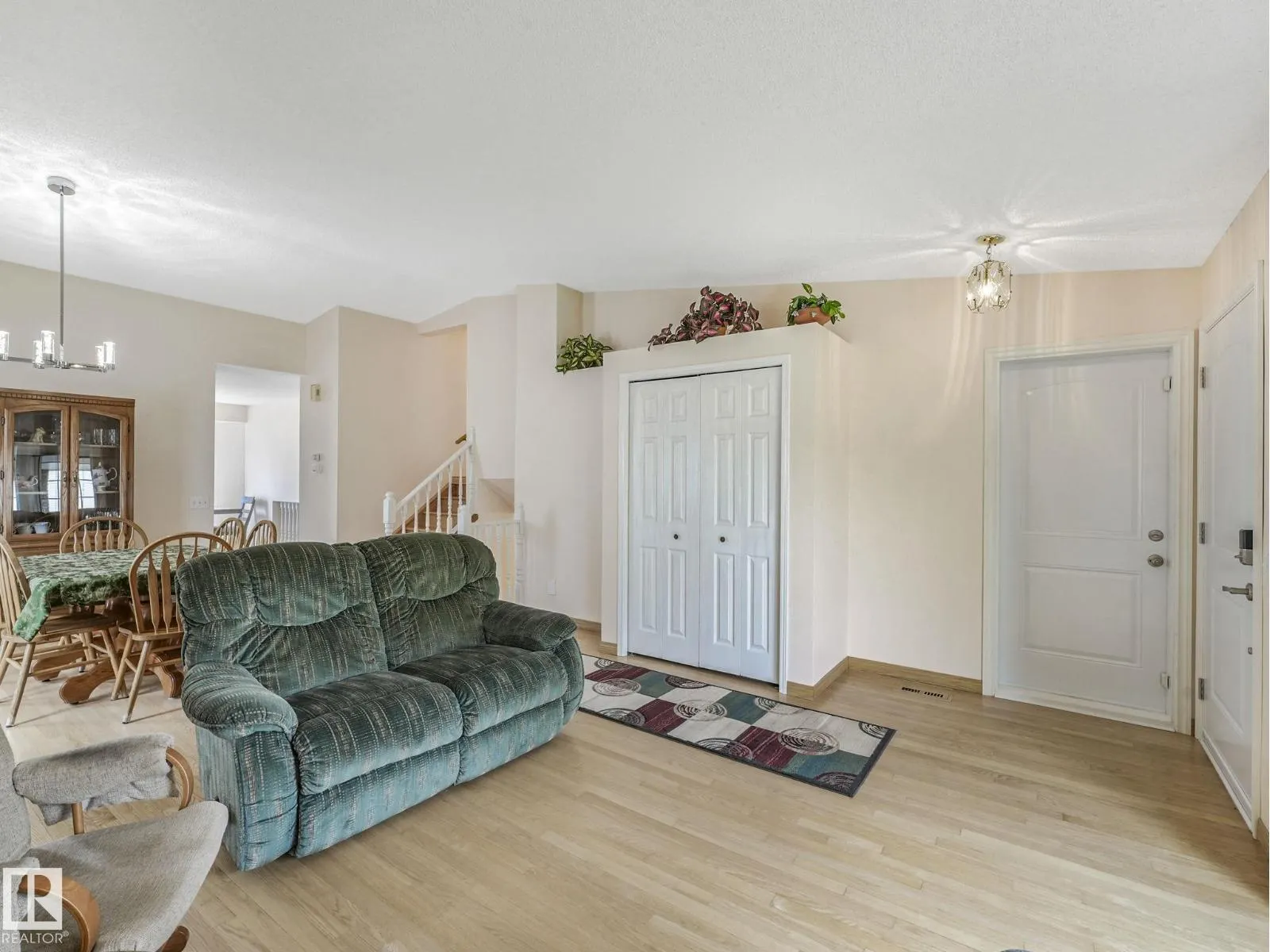 6115 157 AV NW NW