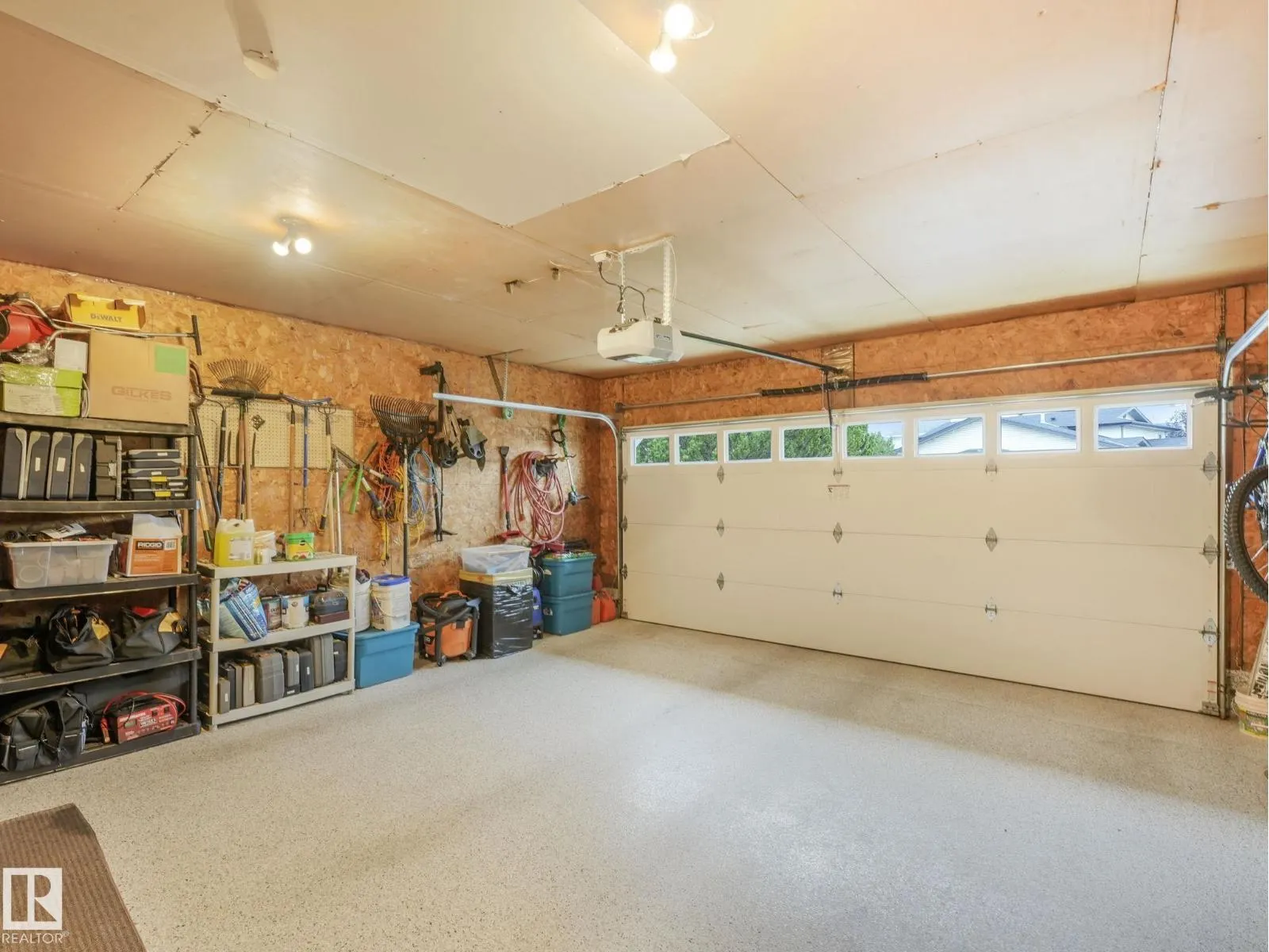 6115 157 AV NW NW