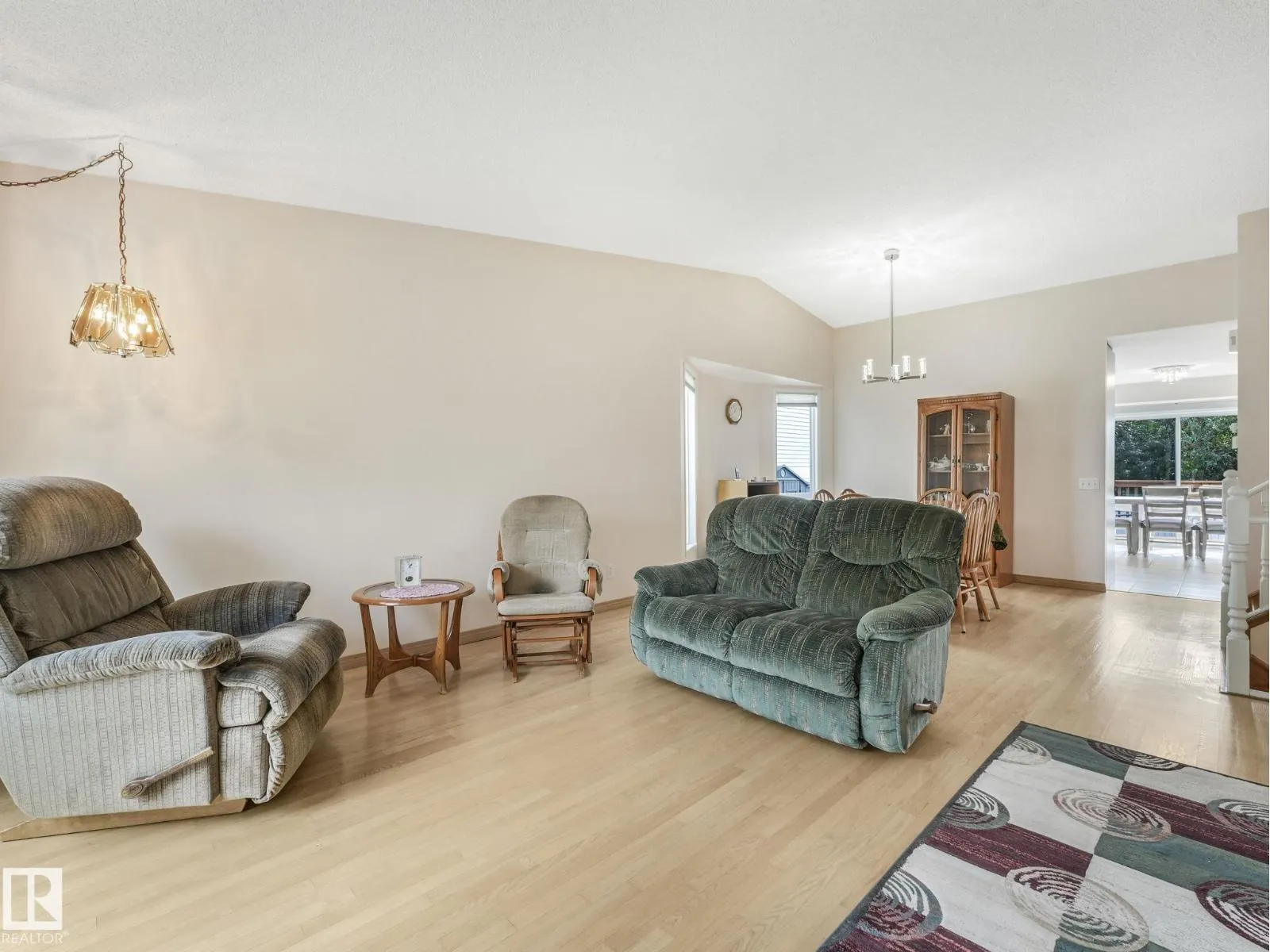 6115 157 AV NW NW