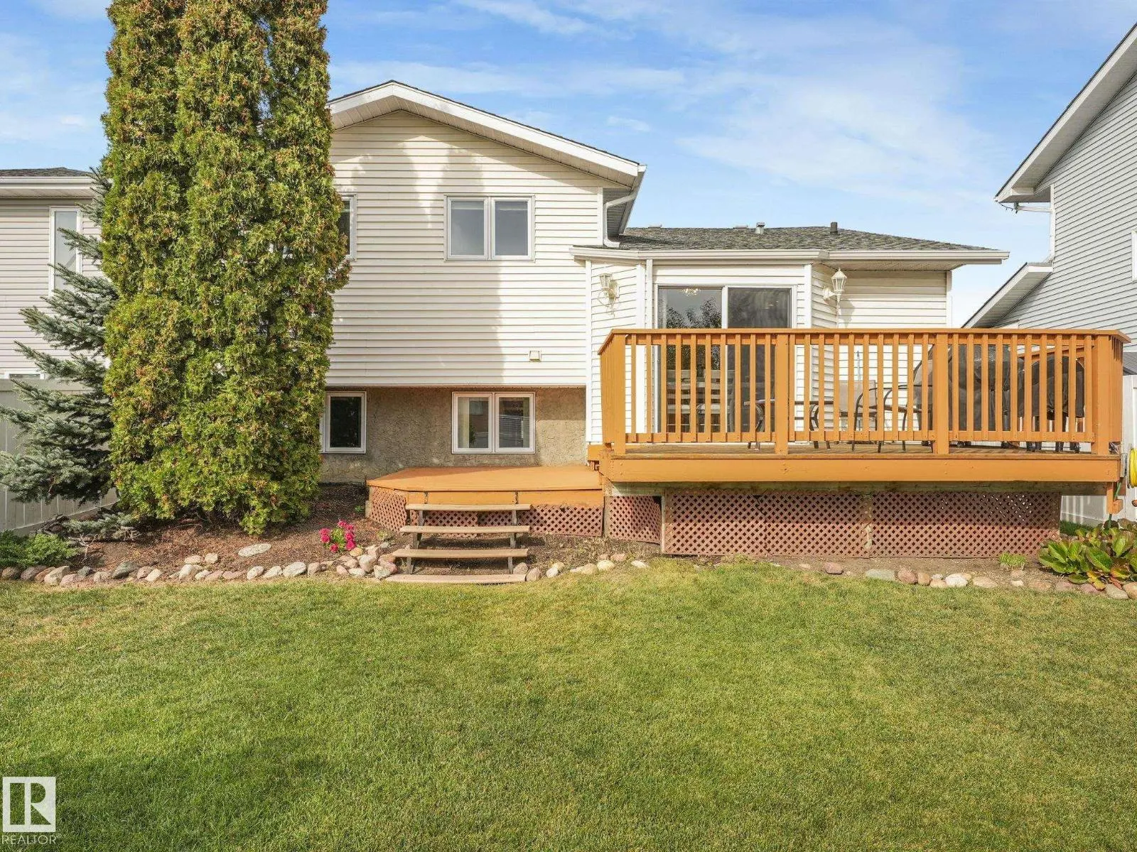 6115 157 AV NW NW