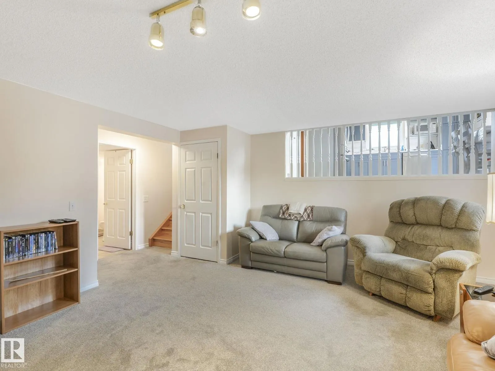 6115 157 AV NW NW