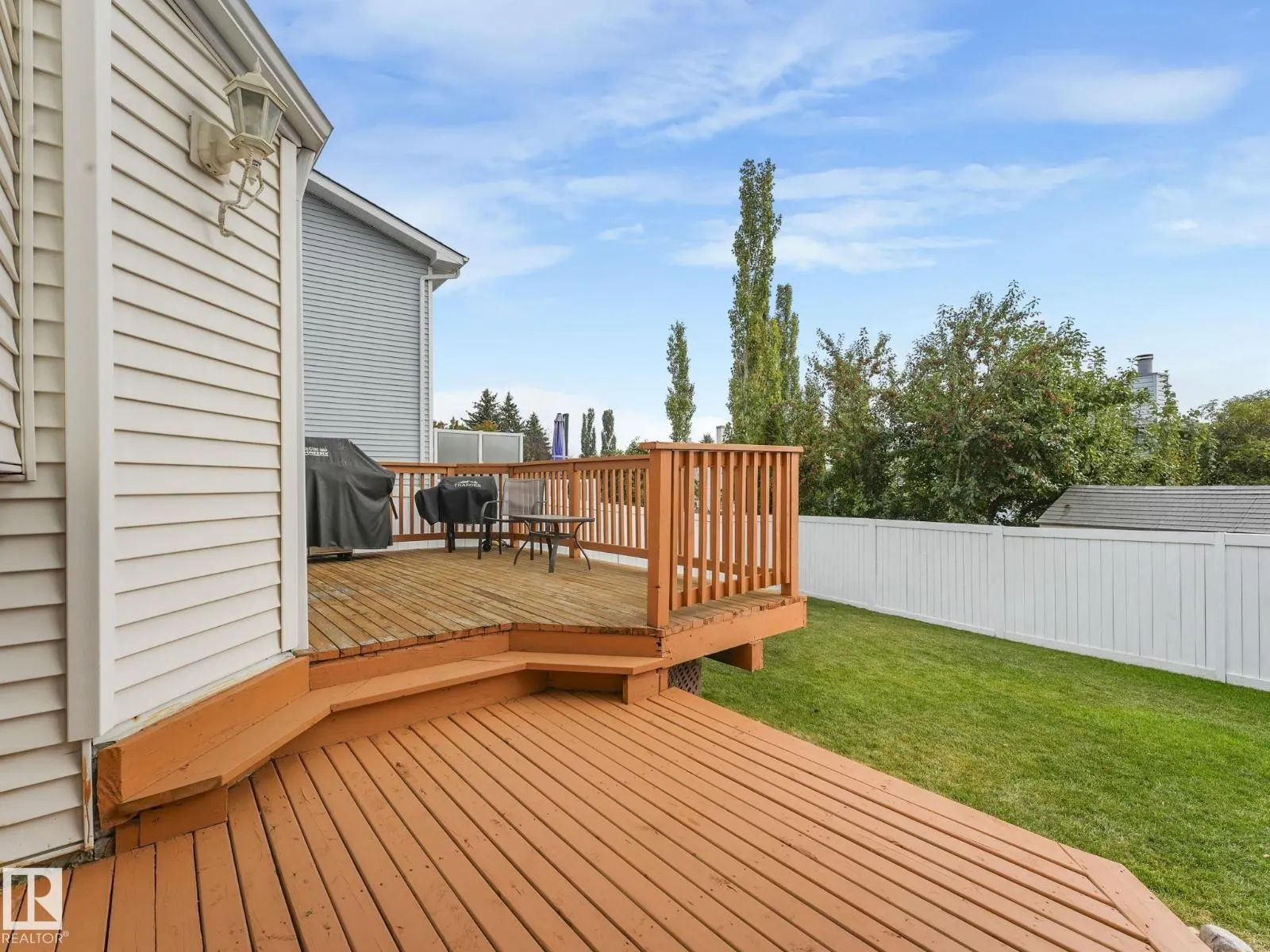 6115 157 AV NW NW