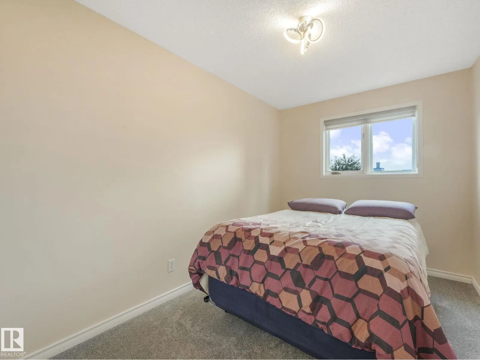 6115 157 AV NW NW