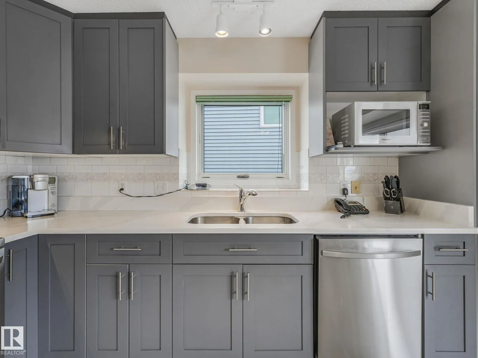 6115 157 AV NW NW