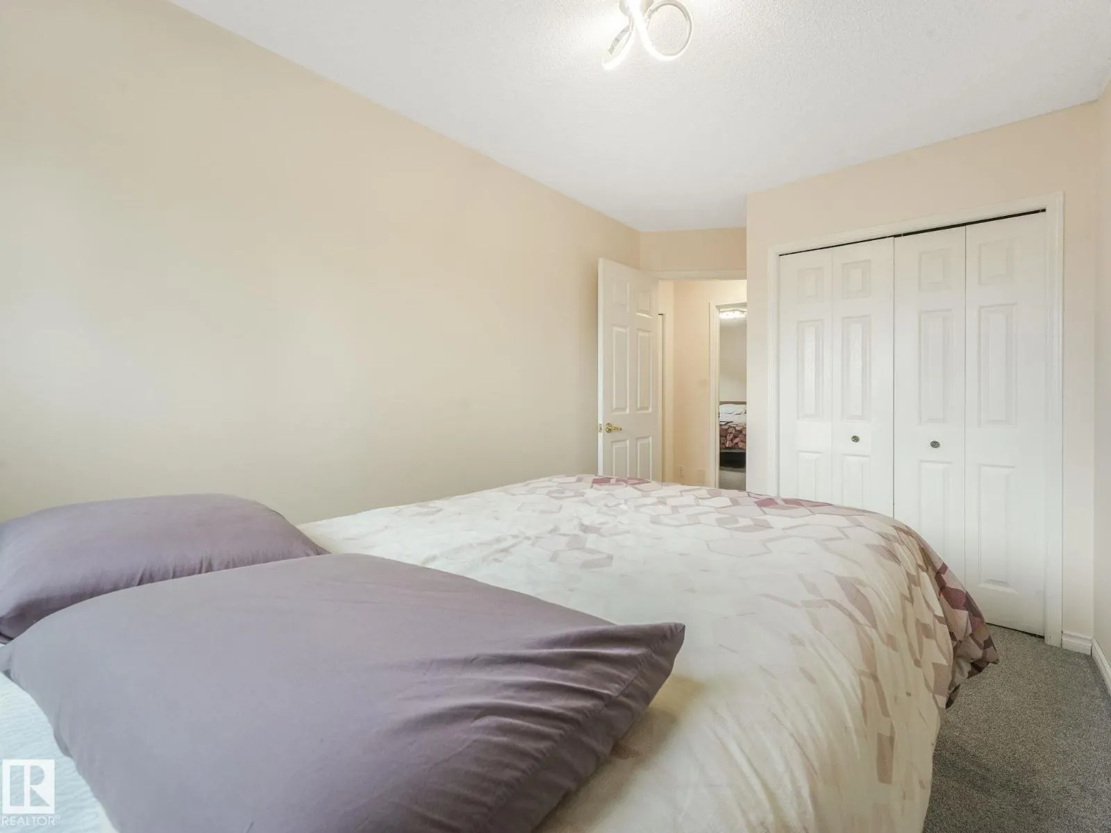6115 157 AV NW NW