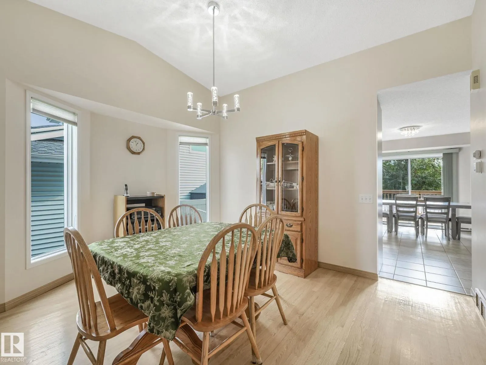 6115 157 AV NW NW