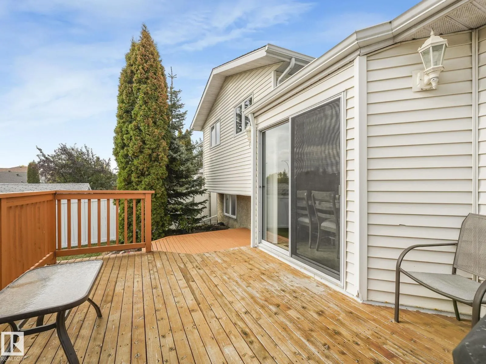 6115 157 AV NW NW