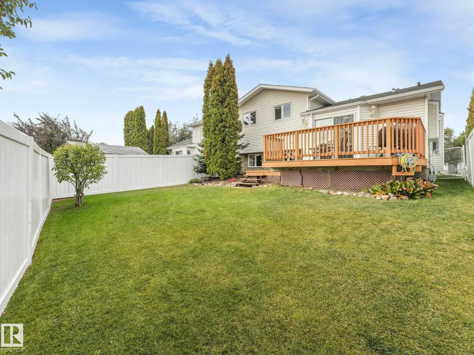 6115 157 AV NW NW