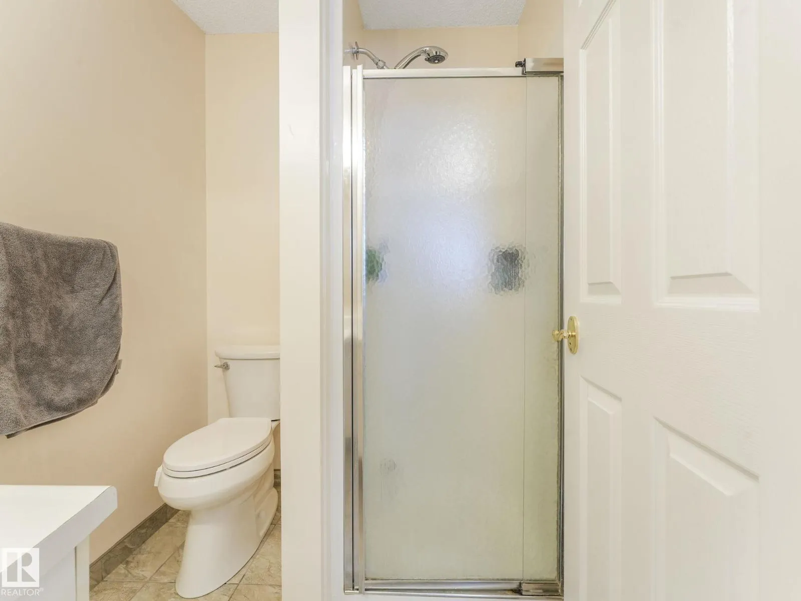 6115 157 AV NW NW
