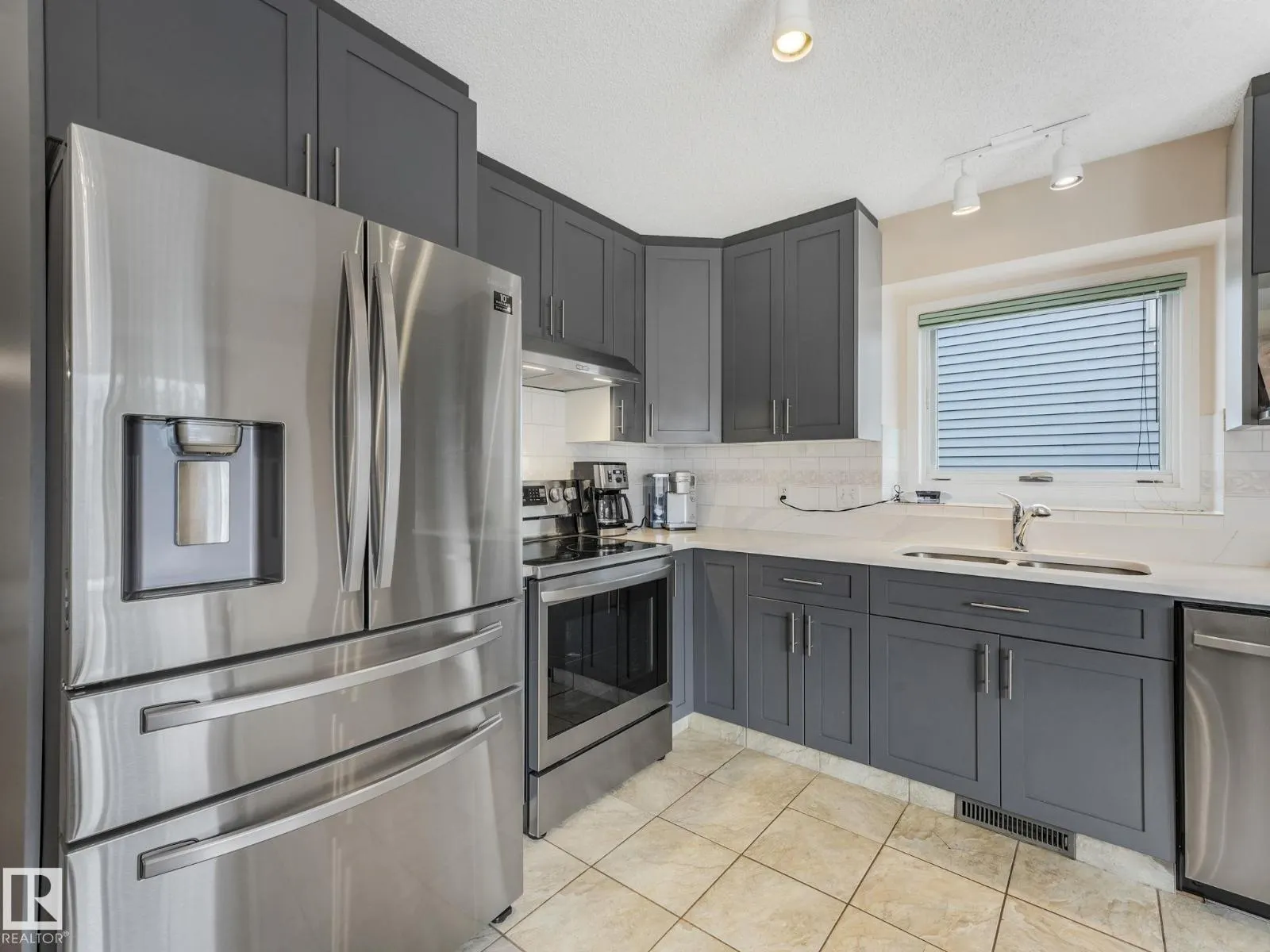 6115 157 AV NW NW