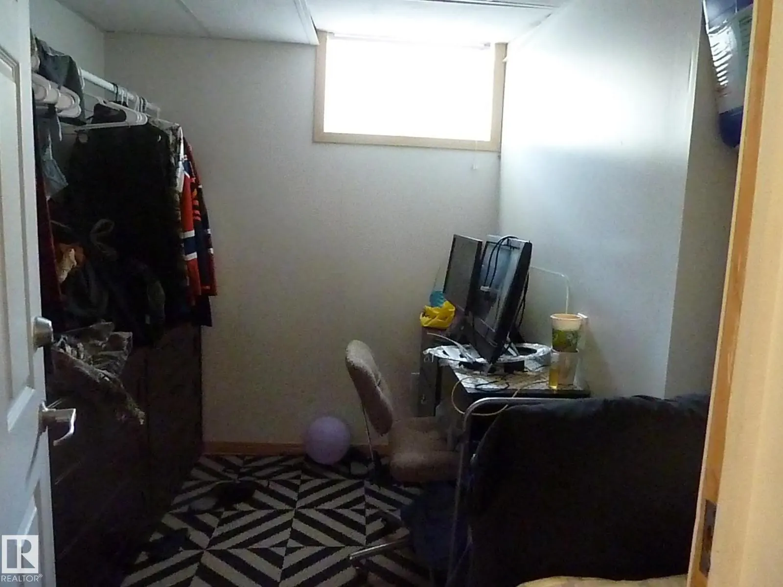 15436 92 AV NW
