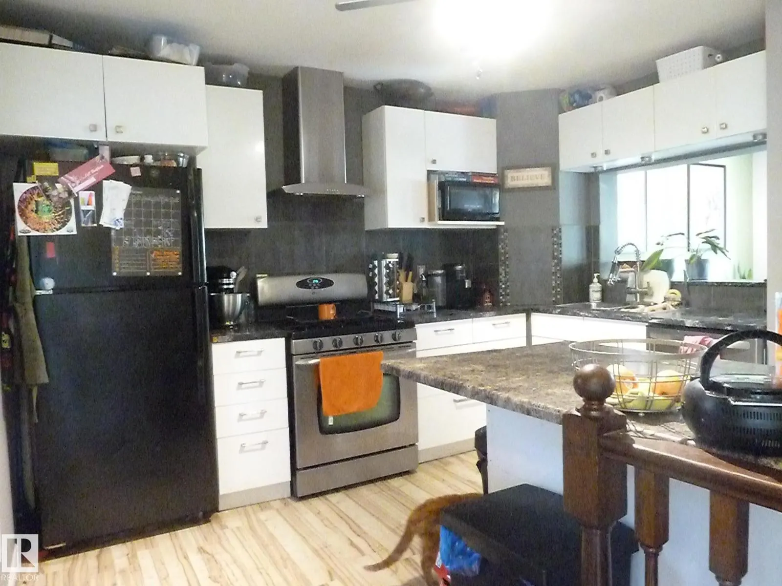 15436 92 AV NW