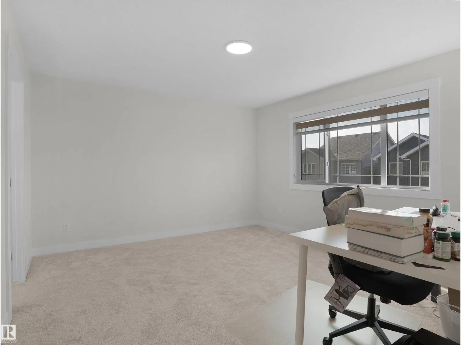 2124 209 ST NW
