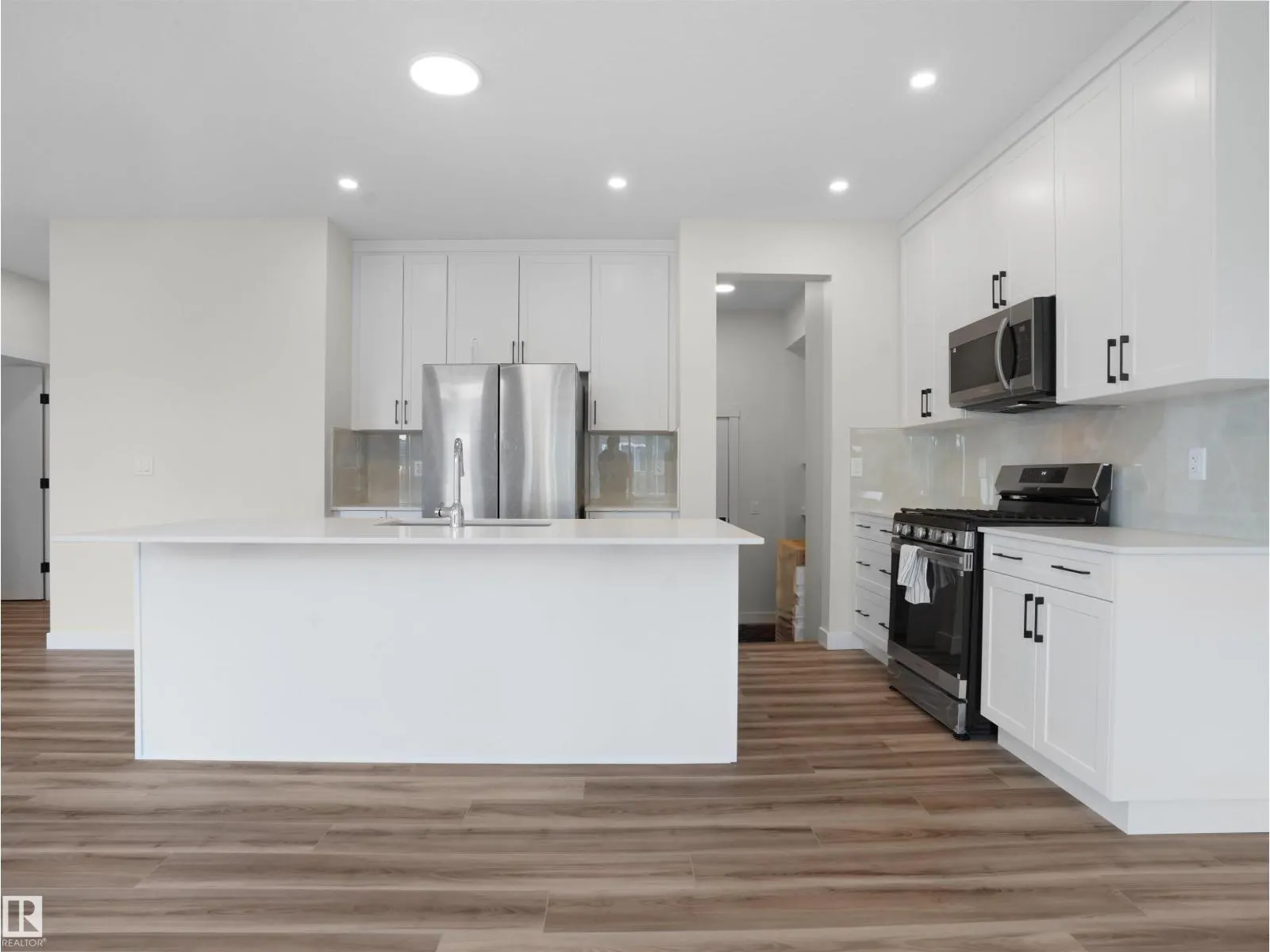 2124 209 ST NW