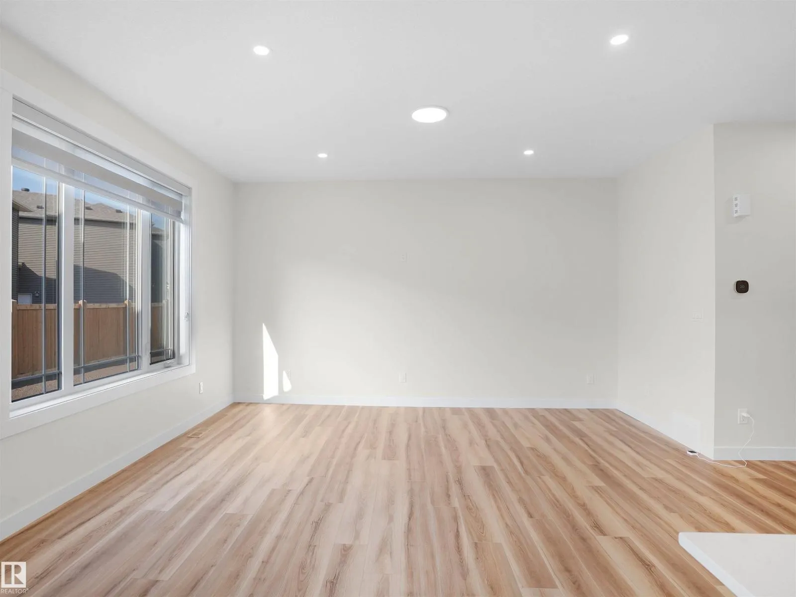2124 209 ST NW