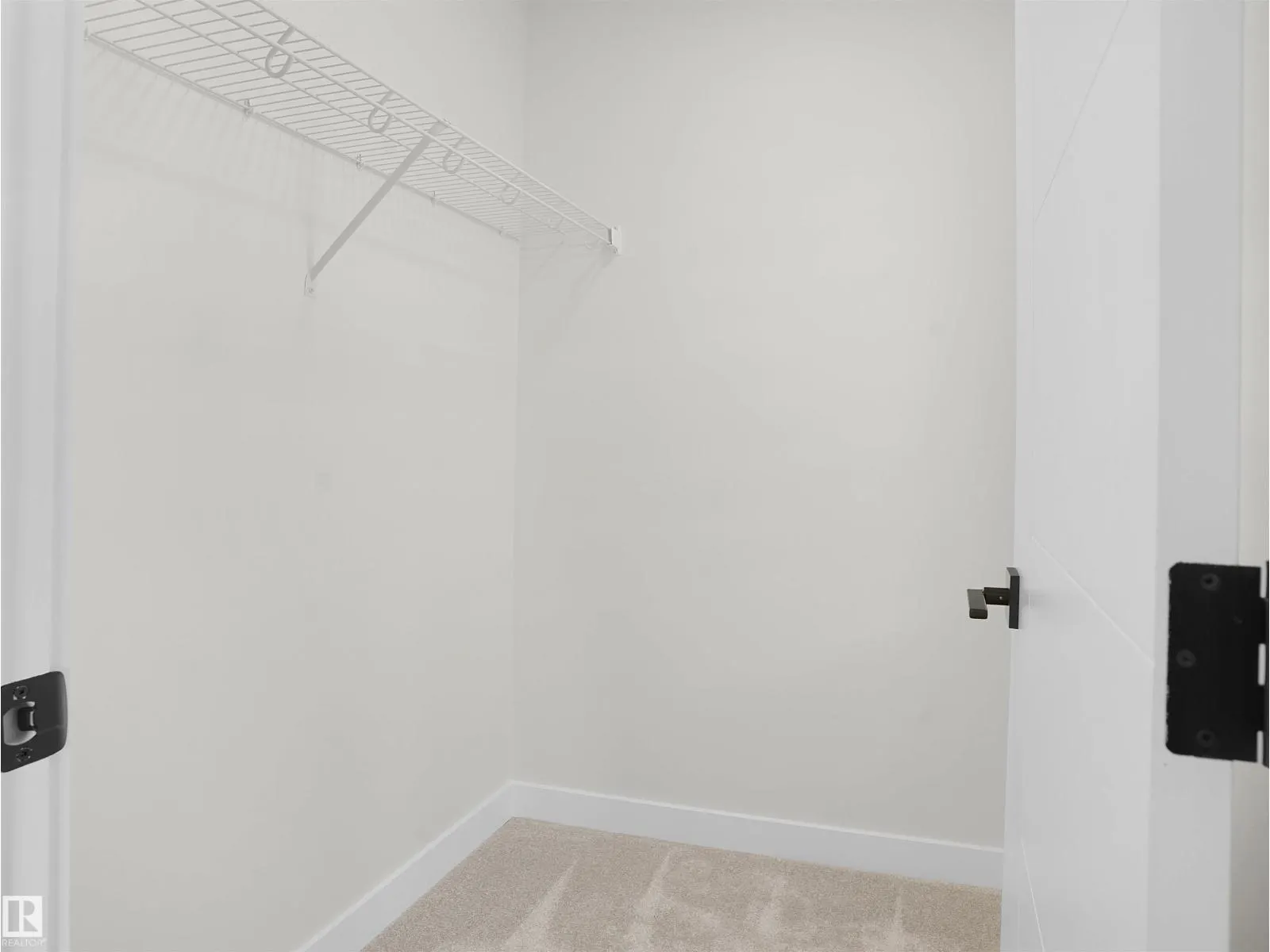 2124 209 ST NW
